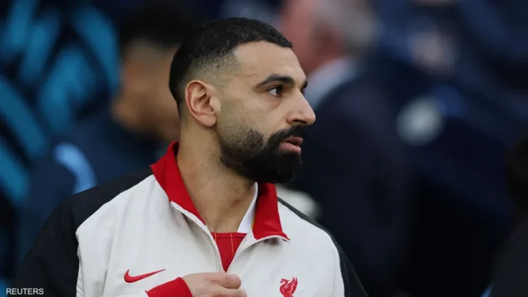 محمد صلاح يكشف كواليس تجديد عقده مع نادي ليفربول ويُقارن بين سلوت وكلوب و دوري أبطال أوروبا والدوري الإنجليزي الممتاز.